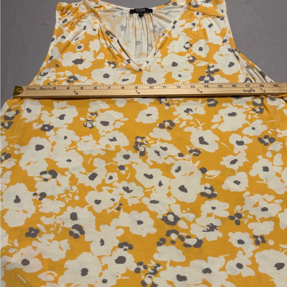 NYDJ Women’s Large Yellow Floral Sleeveless V-Neck Pleated Tank Top Blouse - Picture 3 of 5
